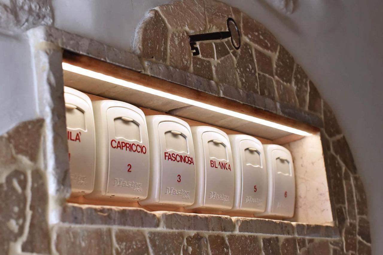 L'Angolo Di Gaudi, Alcoba Blanca Putignano Buitenkant foto