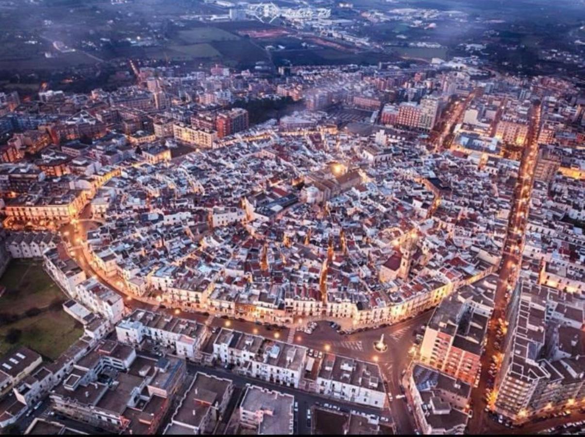 L'Angolo Di Gaudi, Alcoba Blanca Putignano Buitenkant foto